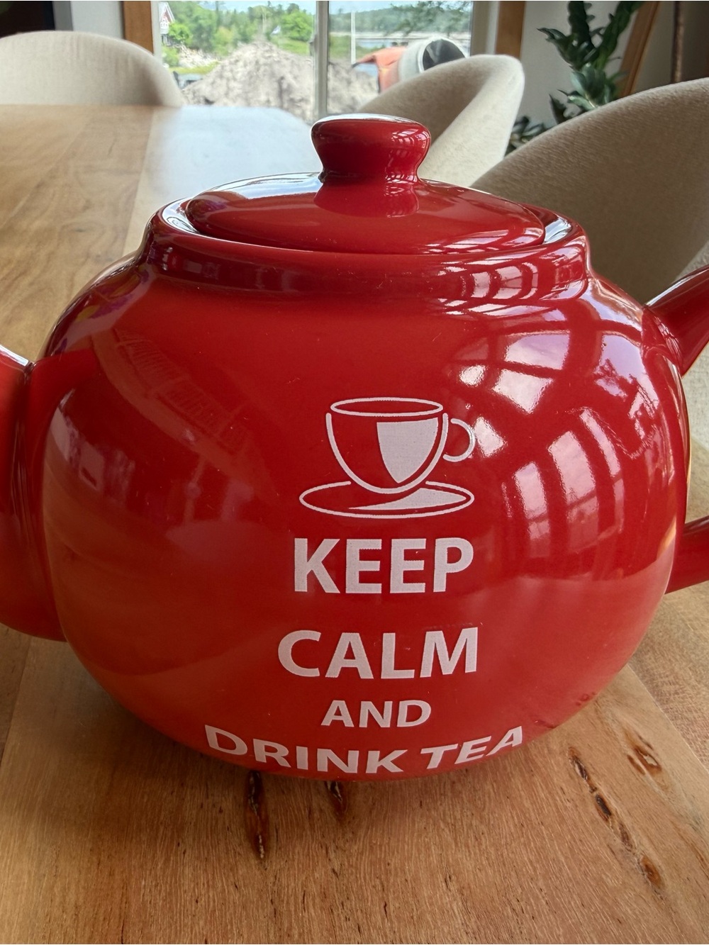 Red Ceramic Teapot with 'Keep Calm and Drink Tea' Graphic